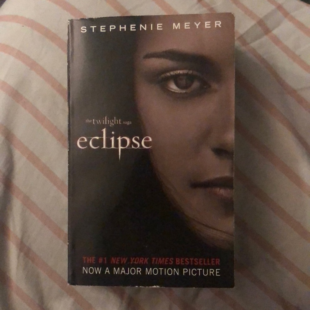 Twilight Saga Eclipse paperback book